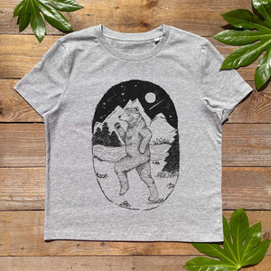 TSHIRT WITH BEAR RUNNING AT NIGHT IN THE MOUNTAINS