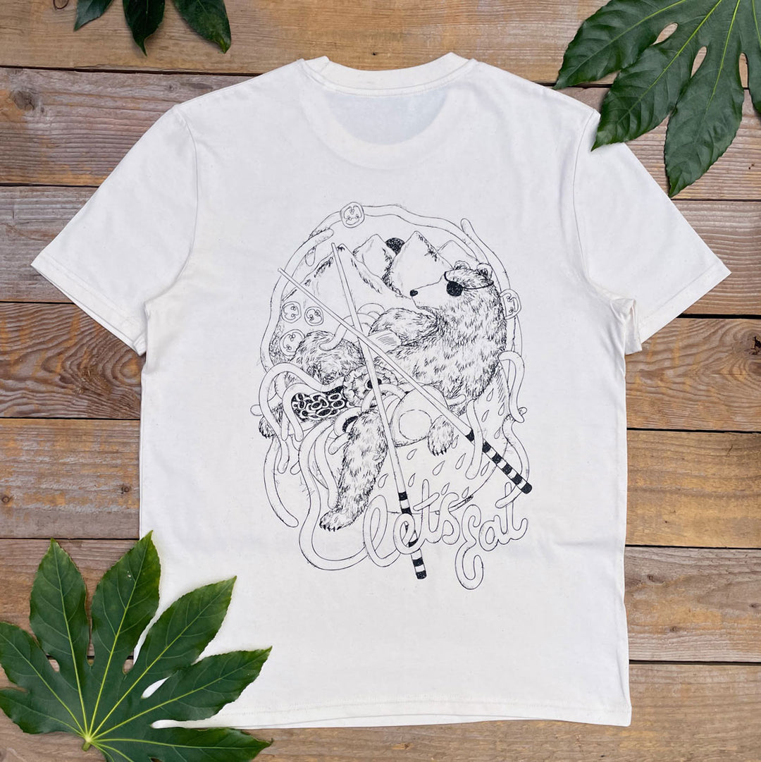 tshiort with back print of bear