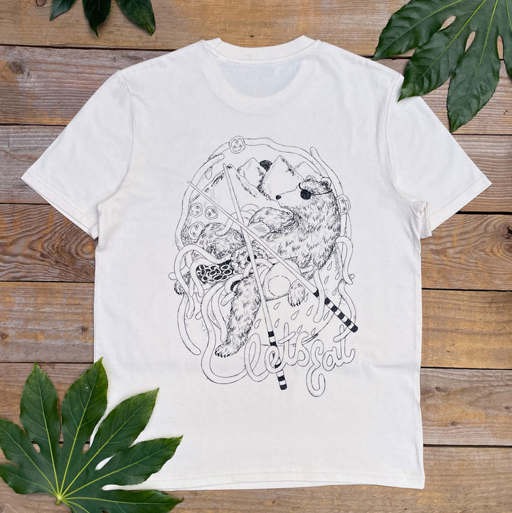 tshiort with back print of bear