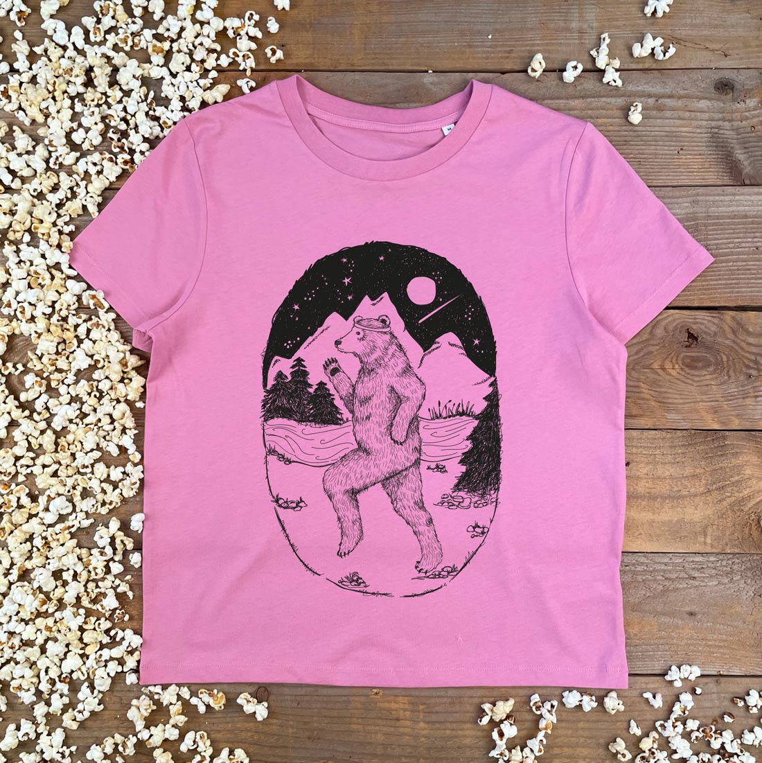 BEAR RUNNING IN THE HILL PINK TEE